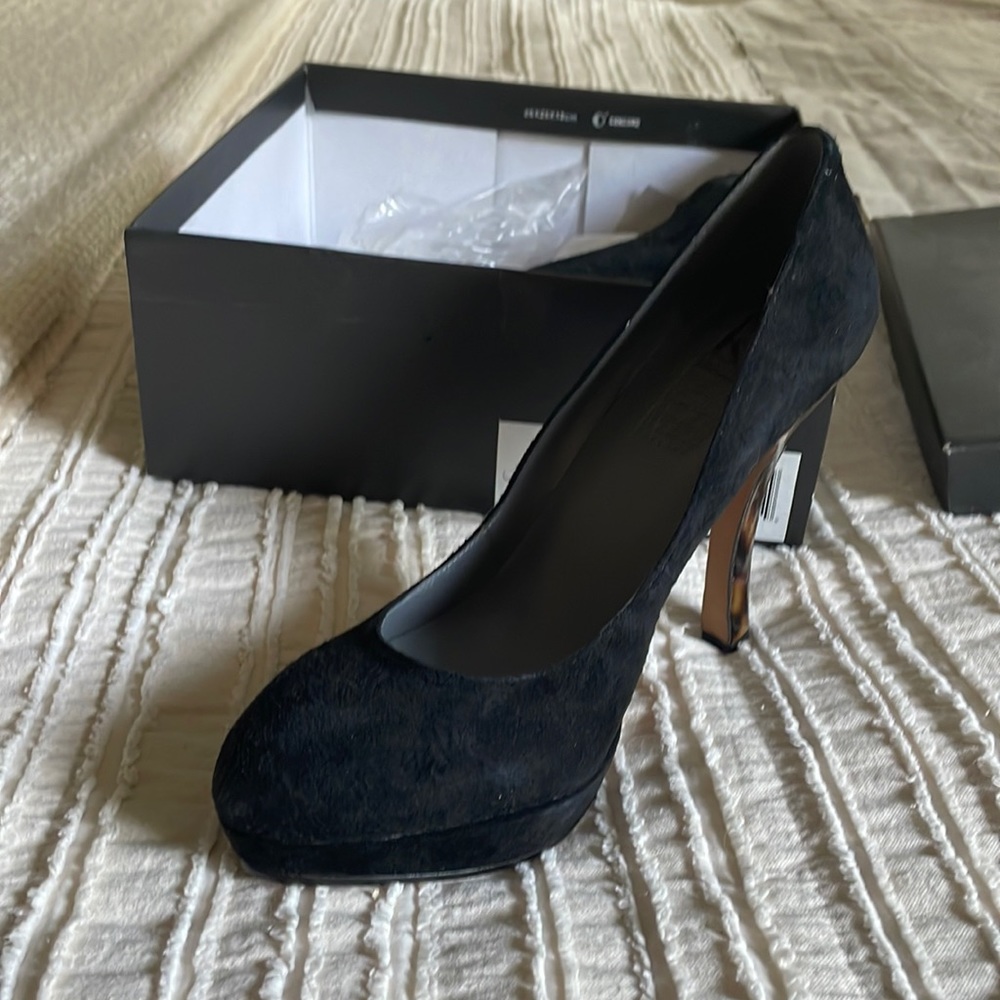 MrKT black suede pumps